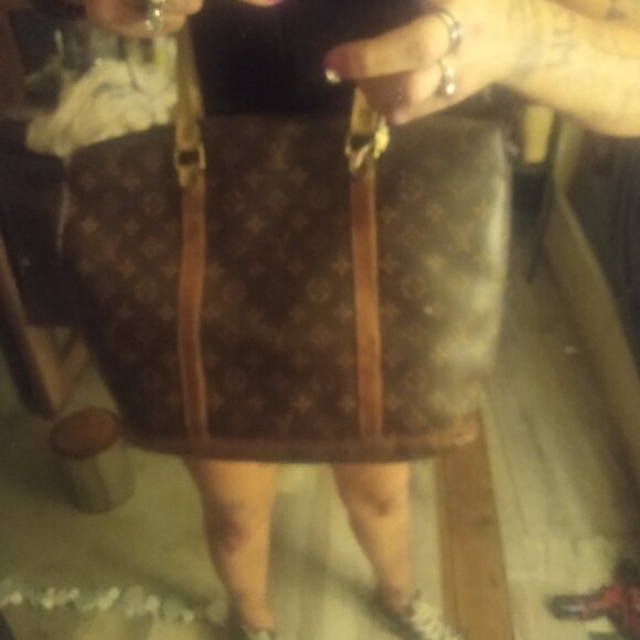 Louis Vuitton - Picture 2 of 2